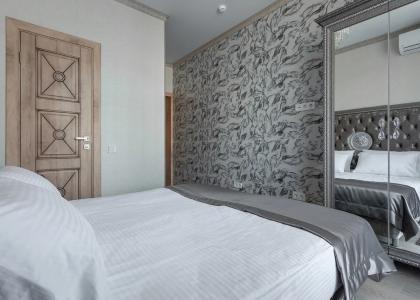 room 73 thumbnail 2