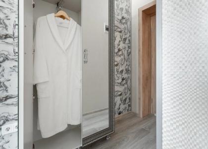 room 114 thumbnail 4