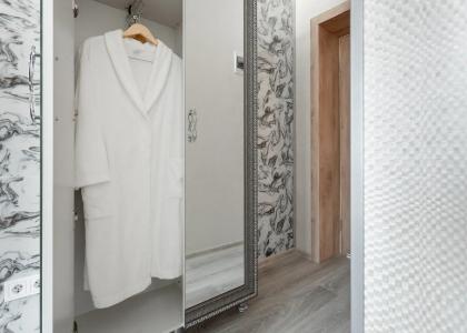room 119 thumbnail 3