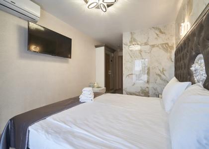 room 119 thumbnail 2