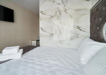 room 121 thumbnail 4