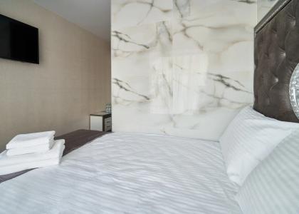 room 113 thumbnail 3